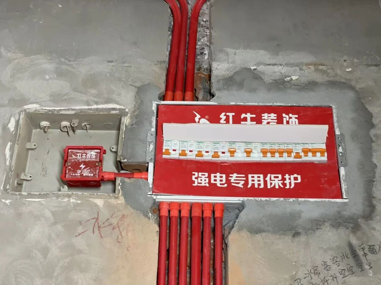 金九銀十裝修季｜南京紅牛裝飾工程總監(jiān)：工地巡檢無小事，嚴(yán)苛落實(shí)工藝標(biāo)準(zhǔn)！02